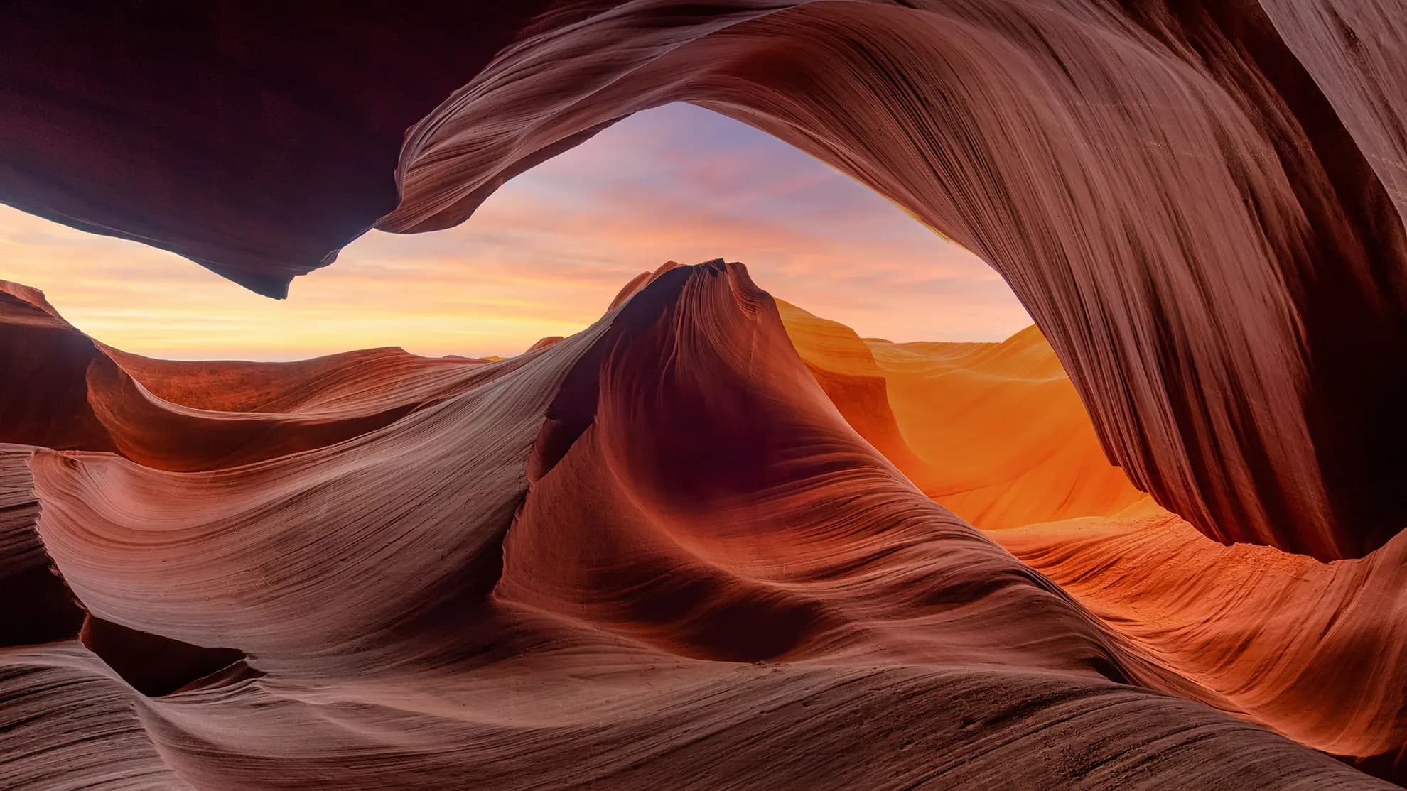 Background image showing sandstone mountains.